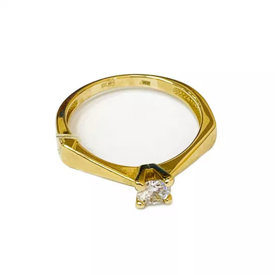 Кольцо с фианитом из золота