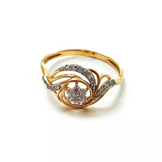 Кольцо с фианитом из золота